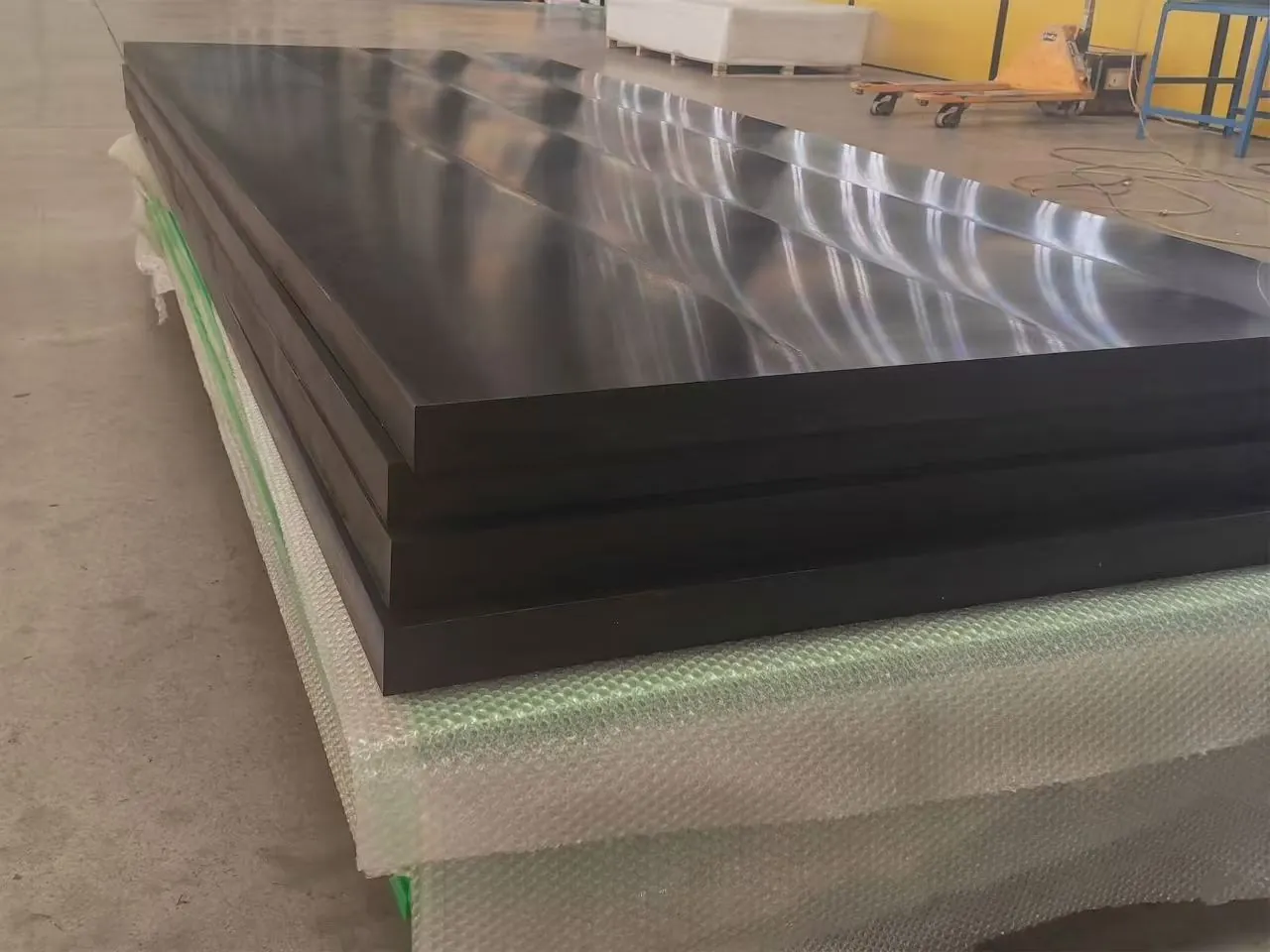 UHMWPE liner for silo application
