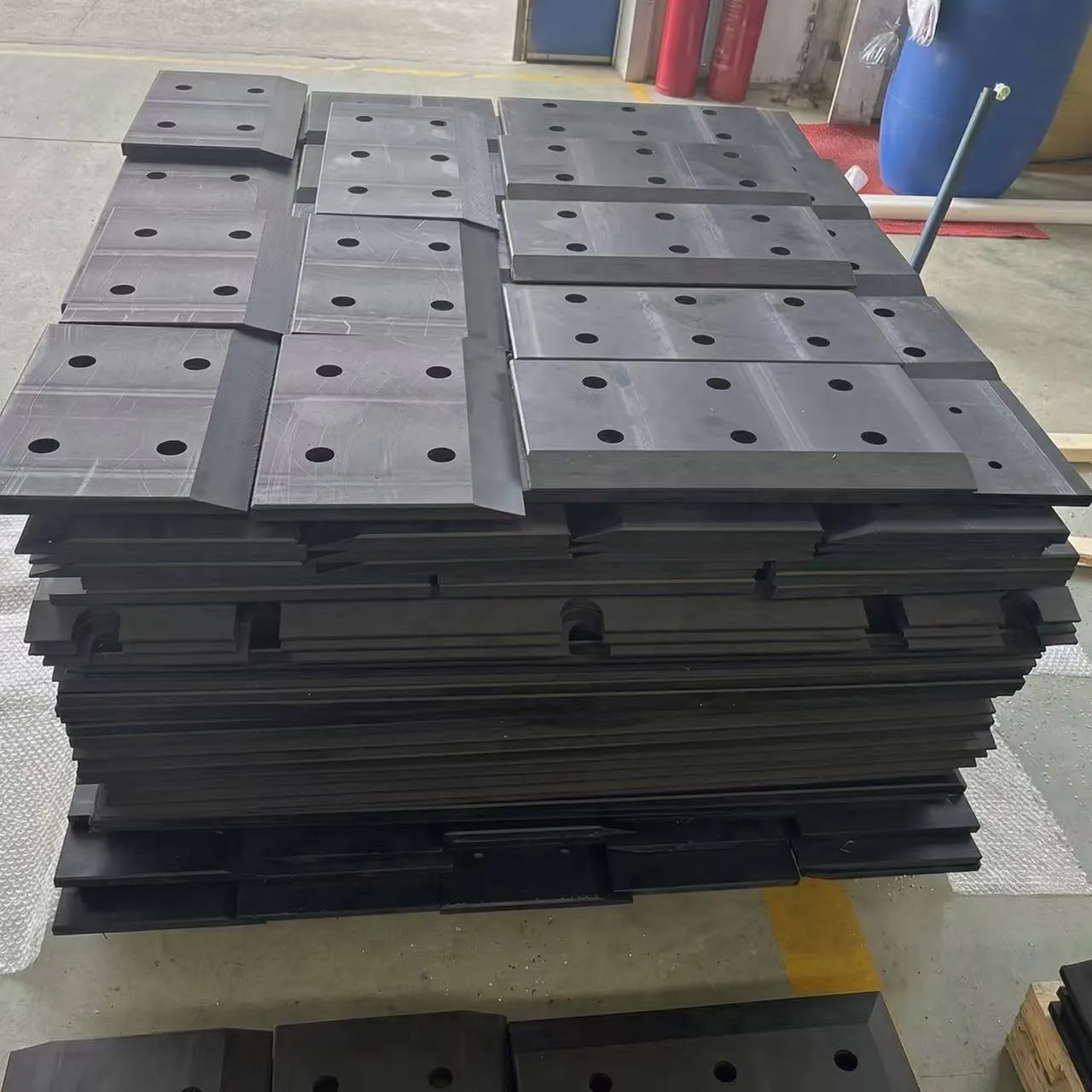 UHMWPE plate installation in hopper