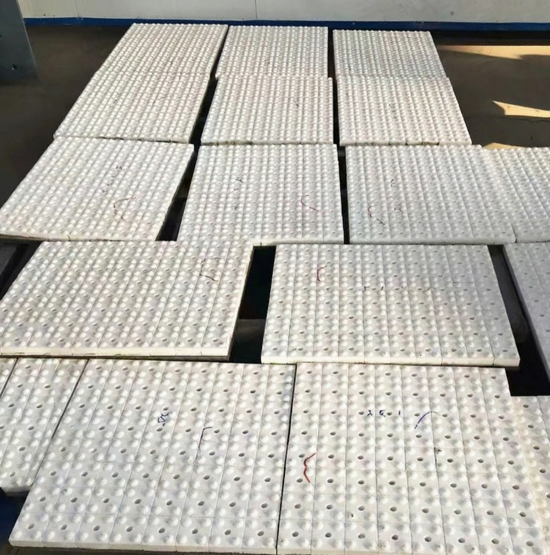 Ceramic wear liner installation